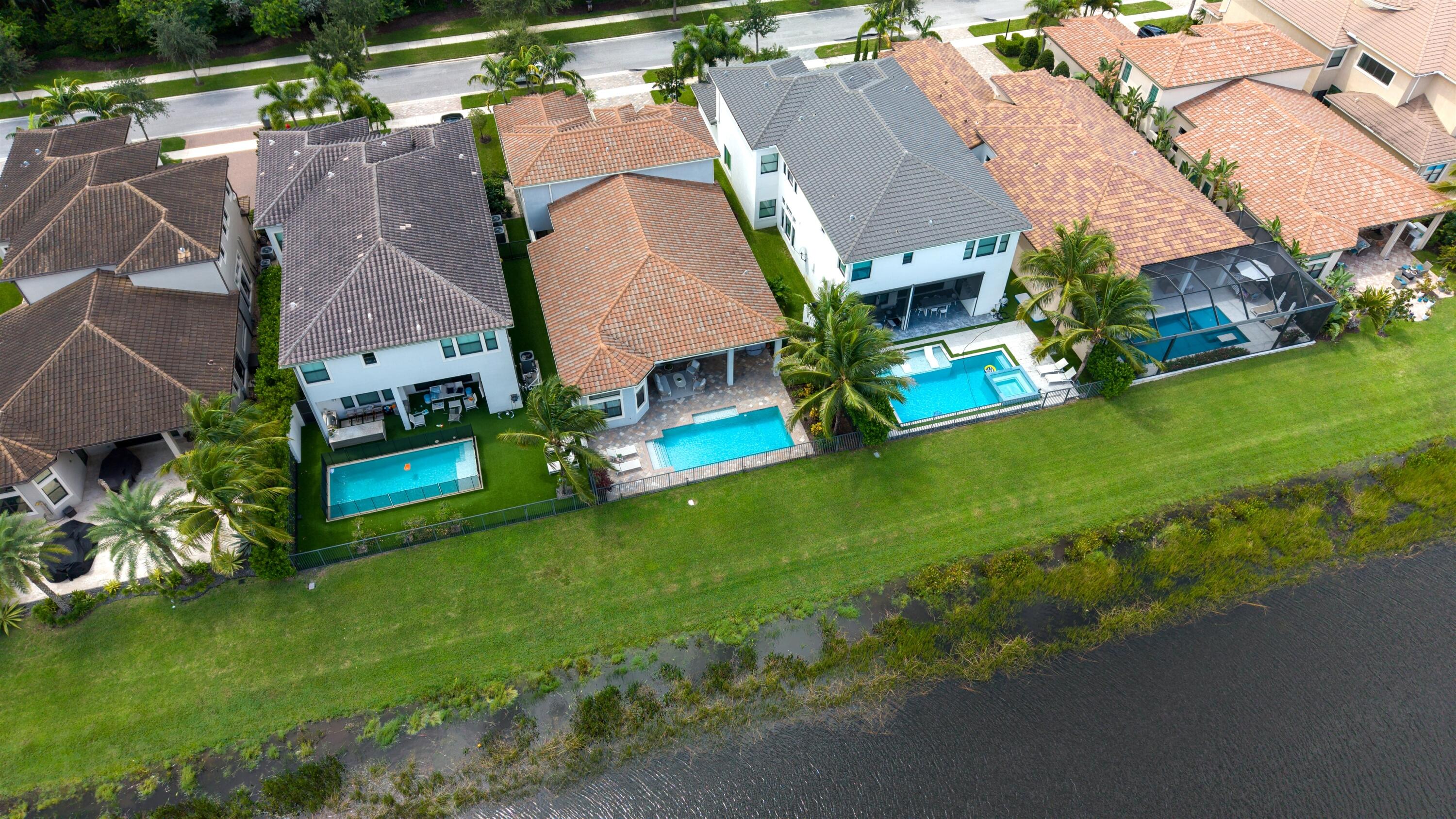 9889 Bozzano Dr17