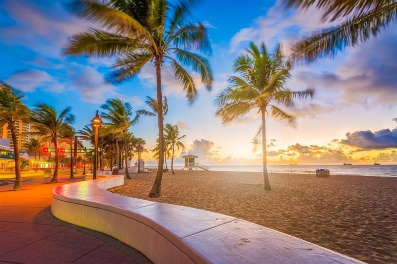 WALK TO LAUDERDALE BY THE SEA BEACH, STORES, RESTAURANTS, NIGHTLIFE, TRANSPORTATION, AND ONLY MINUTES TO FORT LAUDERDALE, POMPANO BEACH ATTRACTIONS AND MORE!