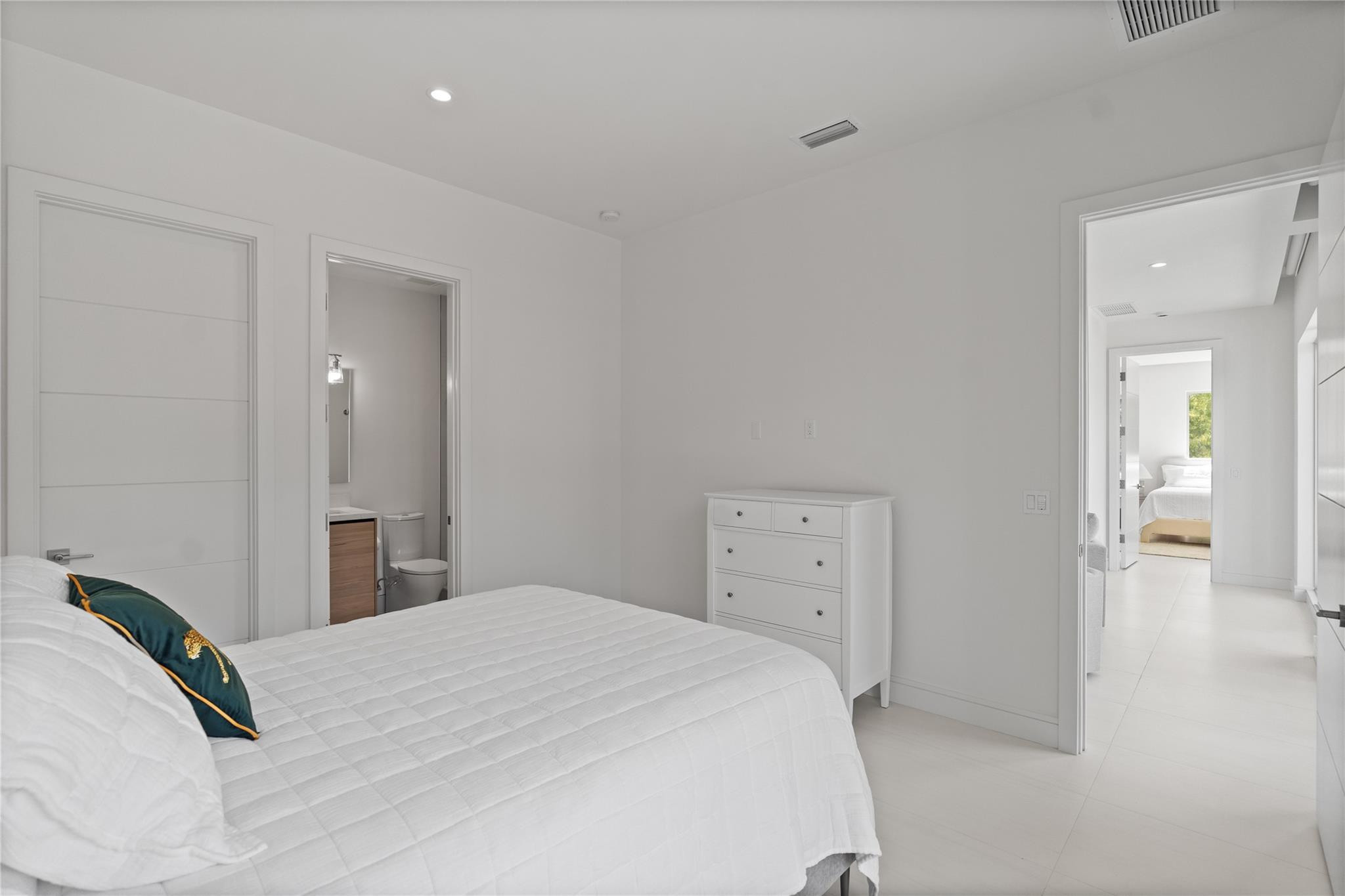 2nd Ensuite