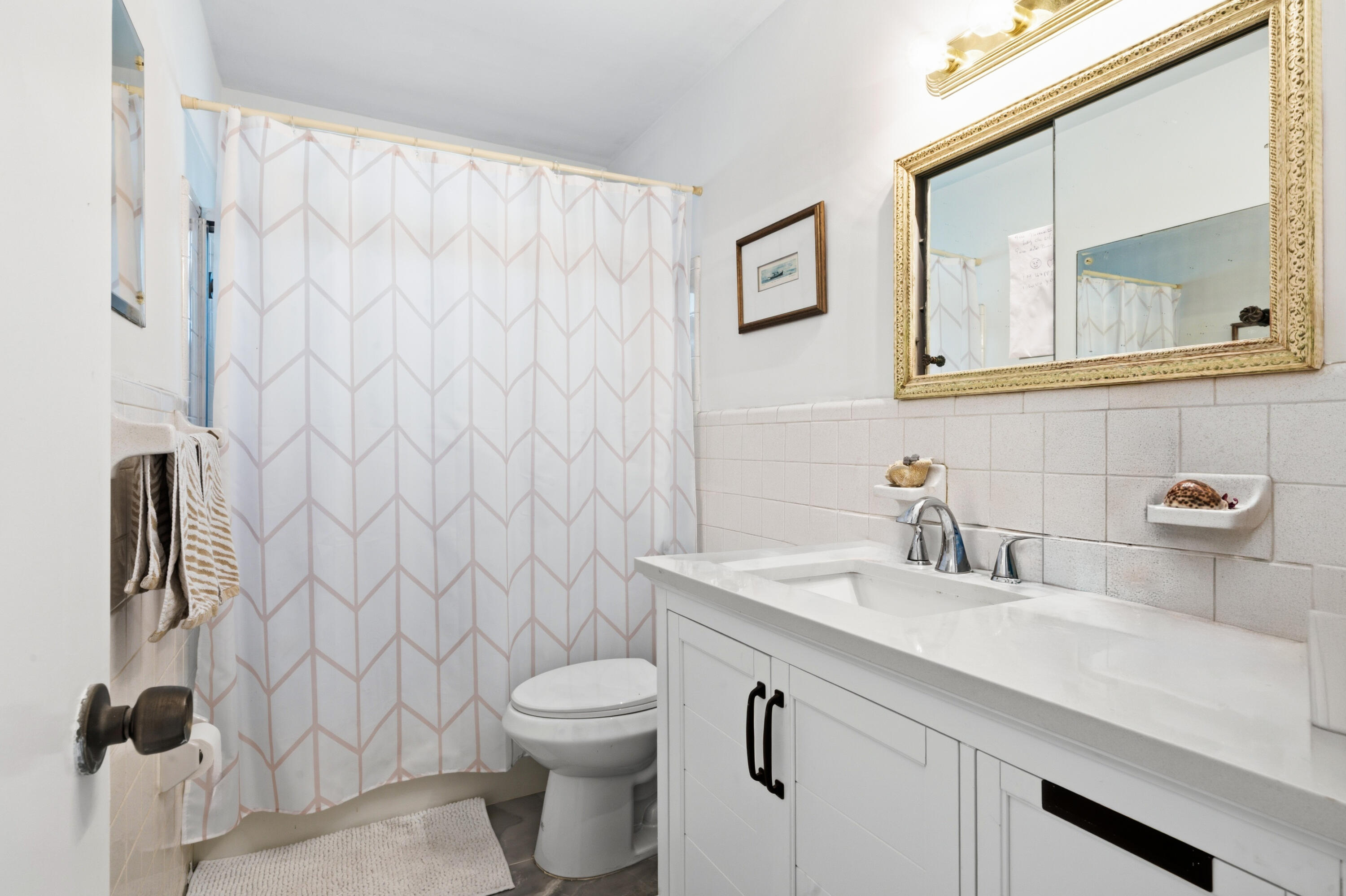 VIRTUAL STAGED GUEST BATH