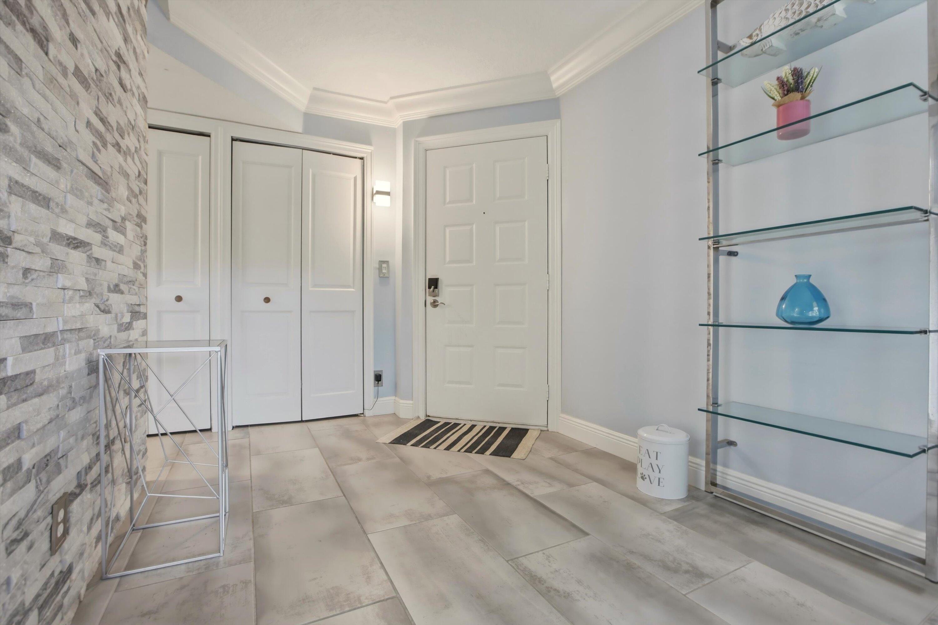 1605 US Highway 1 C104 foyer