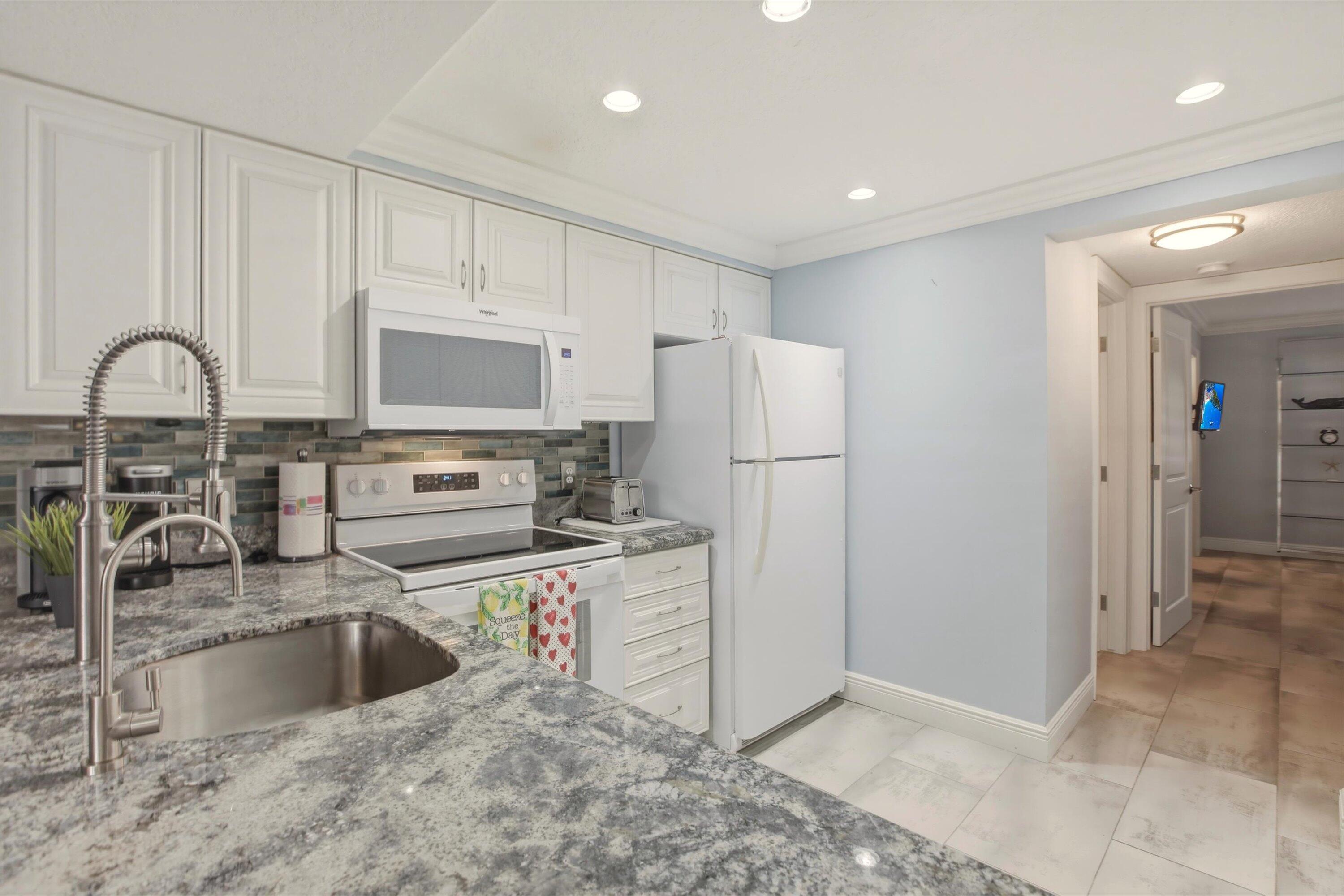 1605 US Highway 1 C104 kitchen