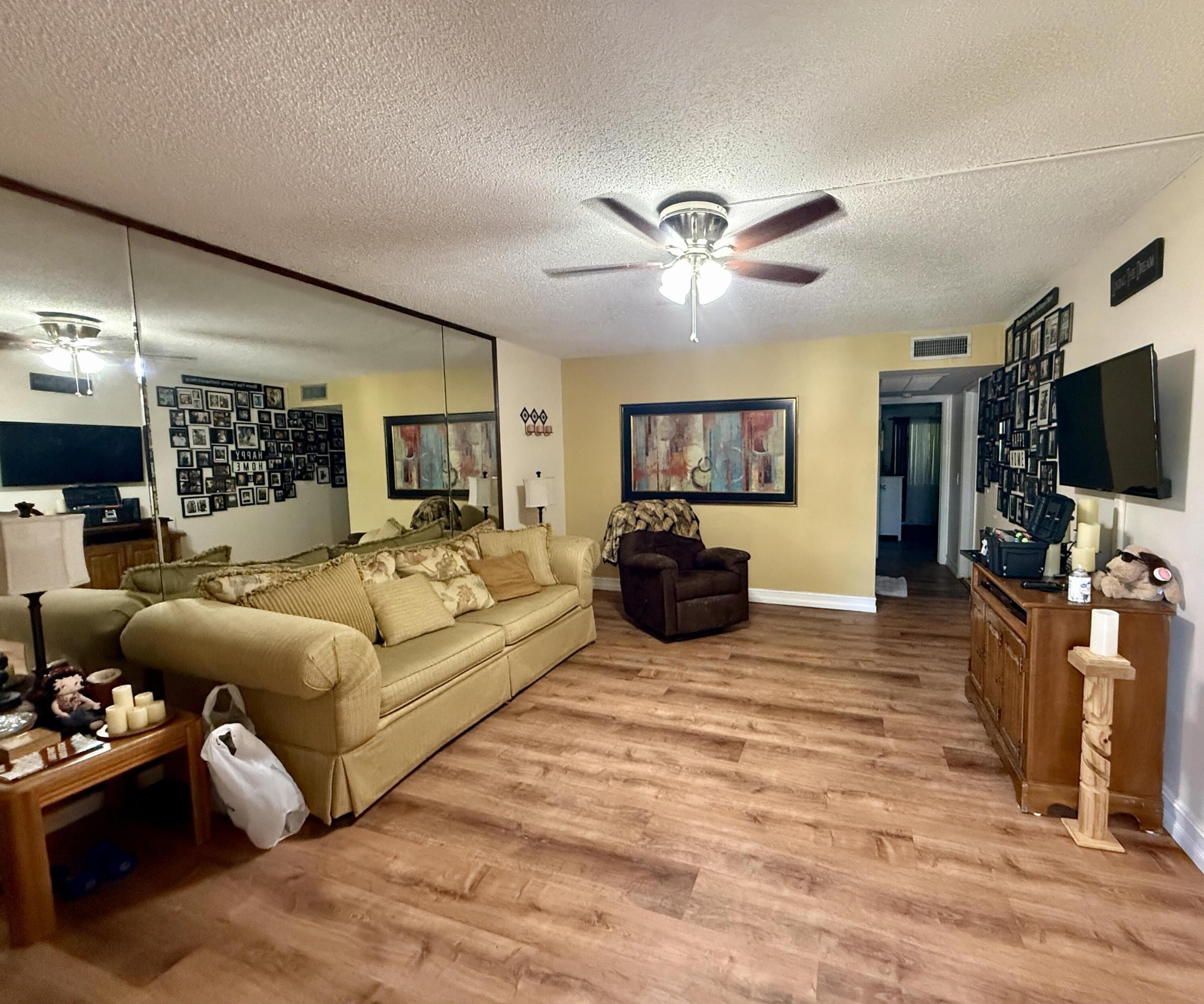 Updated Wood Look Laminate Flooring Flows Throughout! *NOTE: Seller Discloses AC IS Not Working & Sold AS IS* Updated Wood Look Laminate Flooring Flows Throughout! *NOTE: Seller Discloses AC IS Not Working & Sold AS IS*