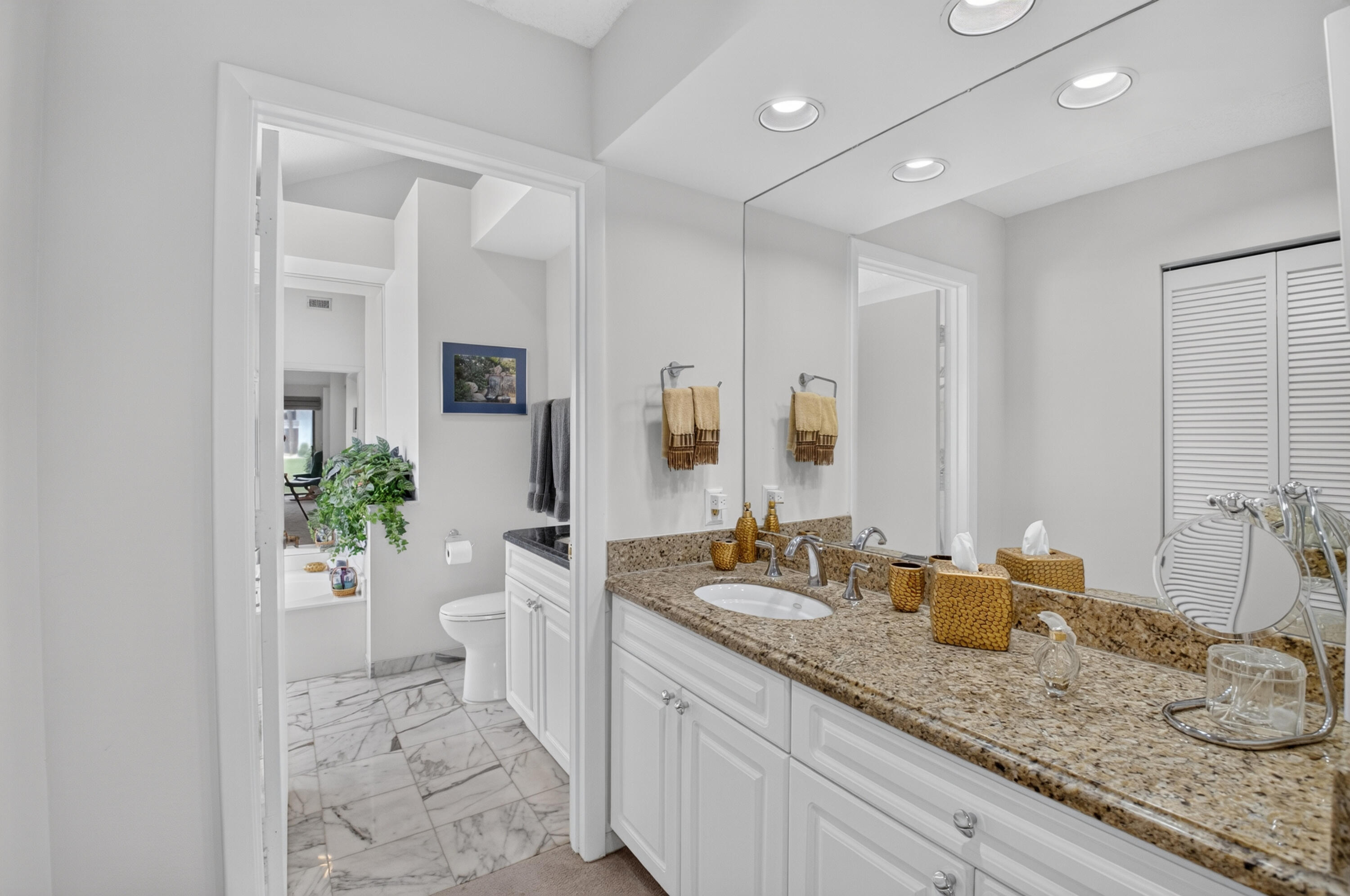 Dual vanity with undermount sinks and granite countertops