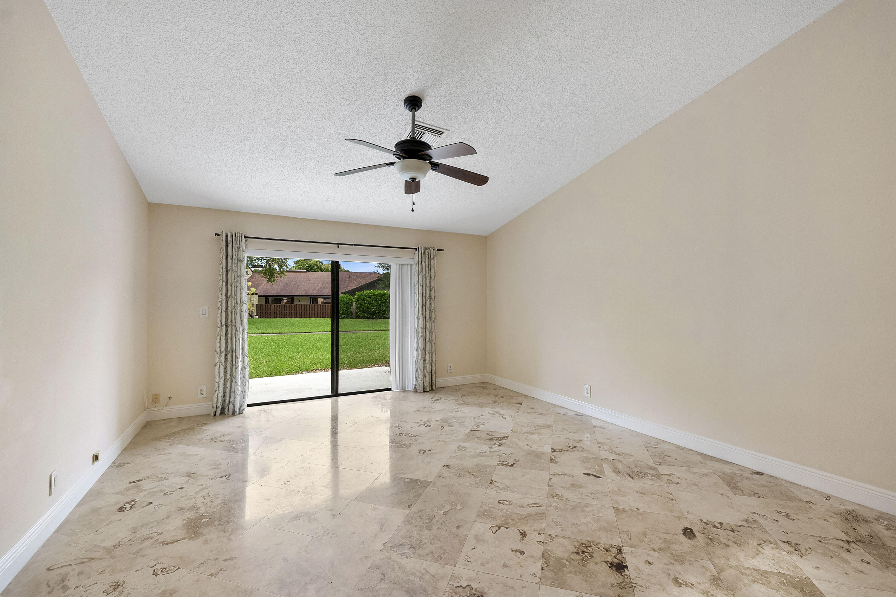 22686 Vistawood Way_014