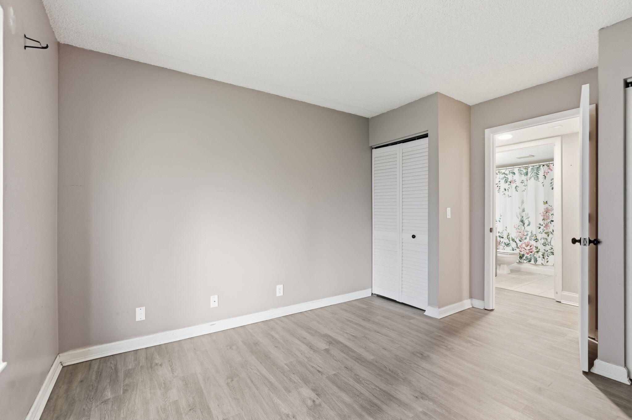 10-web-or-mls-1104_Green_Pine_Boulevard_