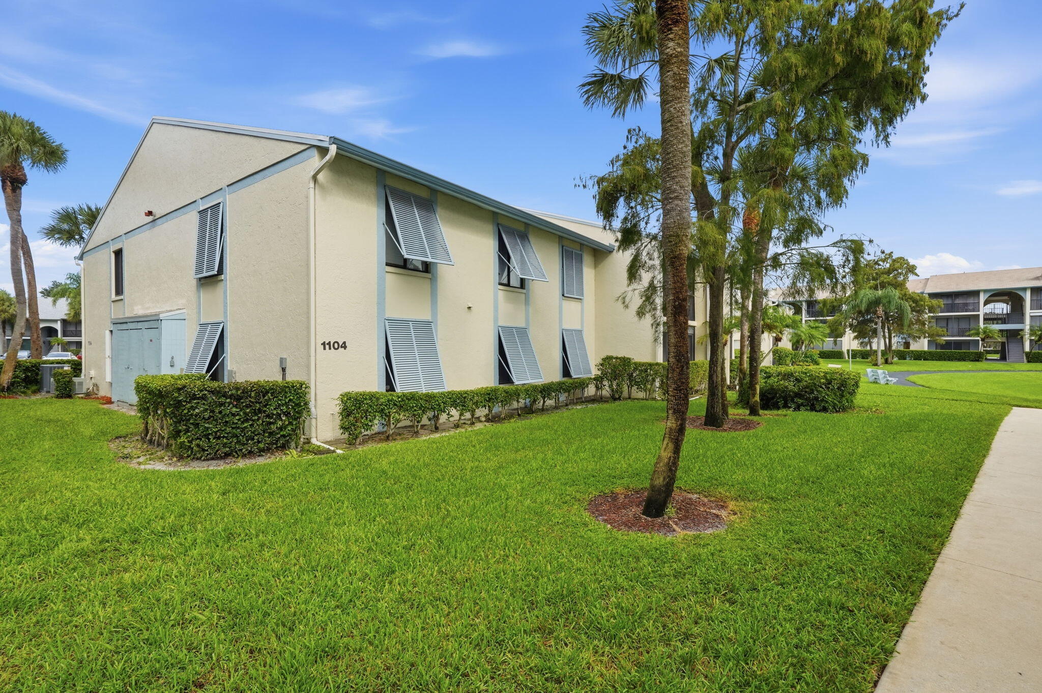 38-web-or-mls-1104_Green_Pine_Boulevard_