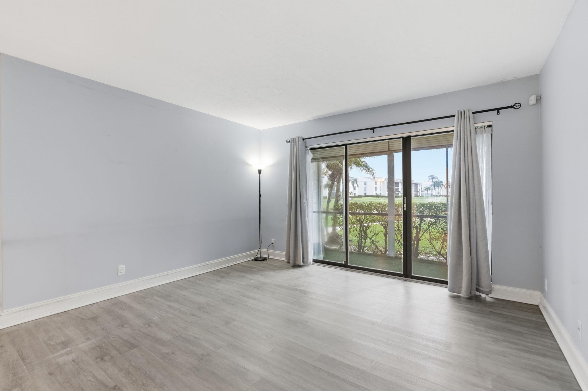 26-web-or-mls-1104_Green_Pine_Boulevard_
