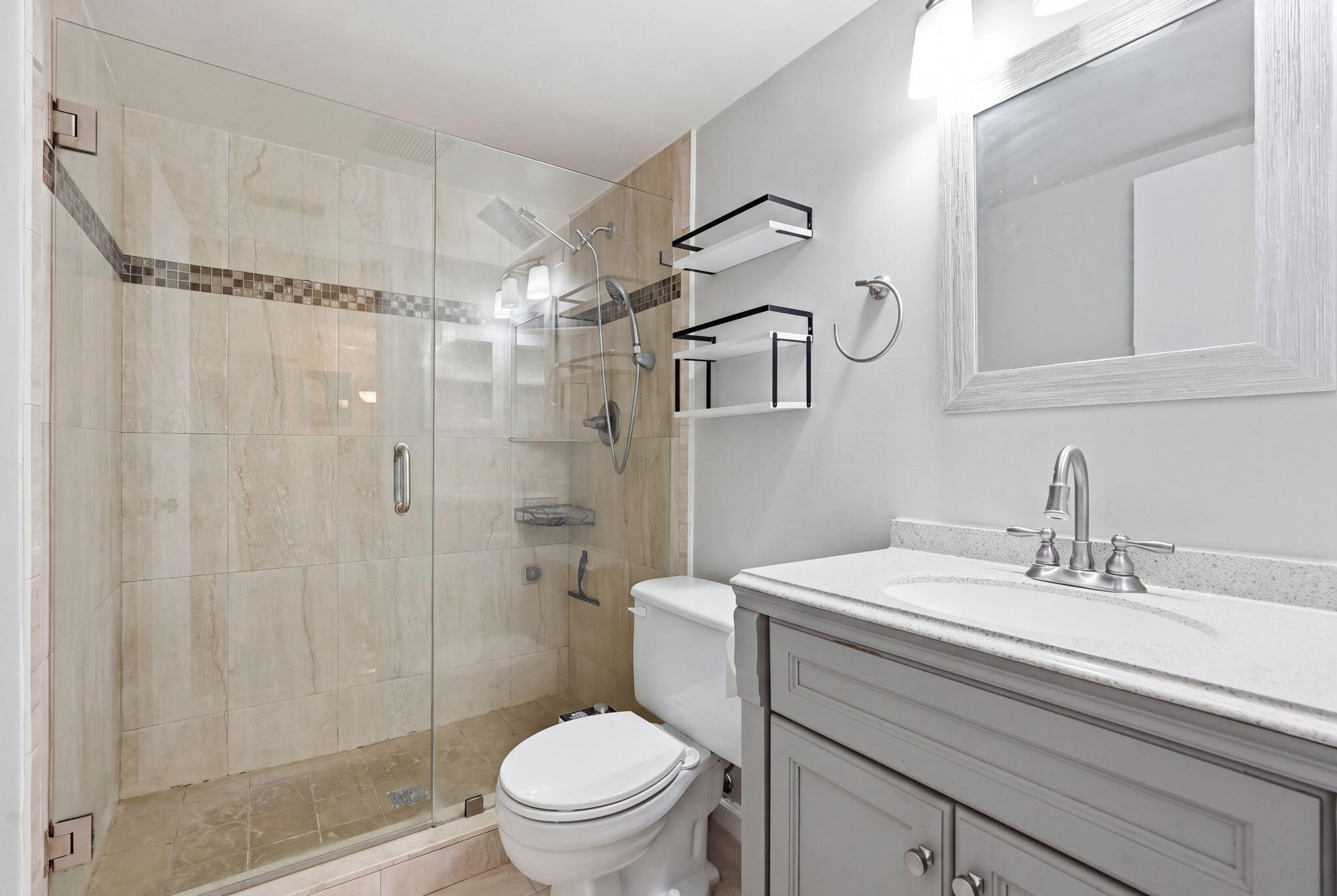 6-web-or-mls-1104_Green_Pine_Boulevard_U