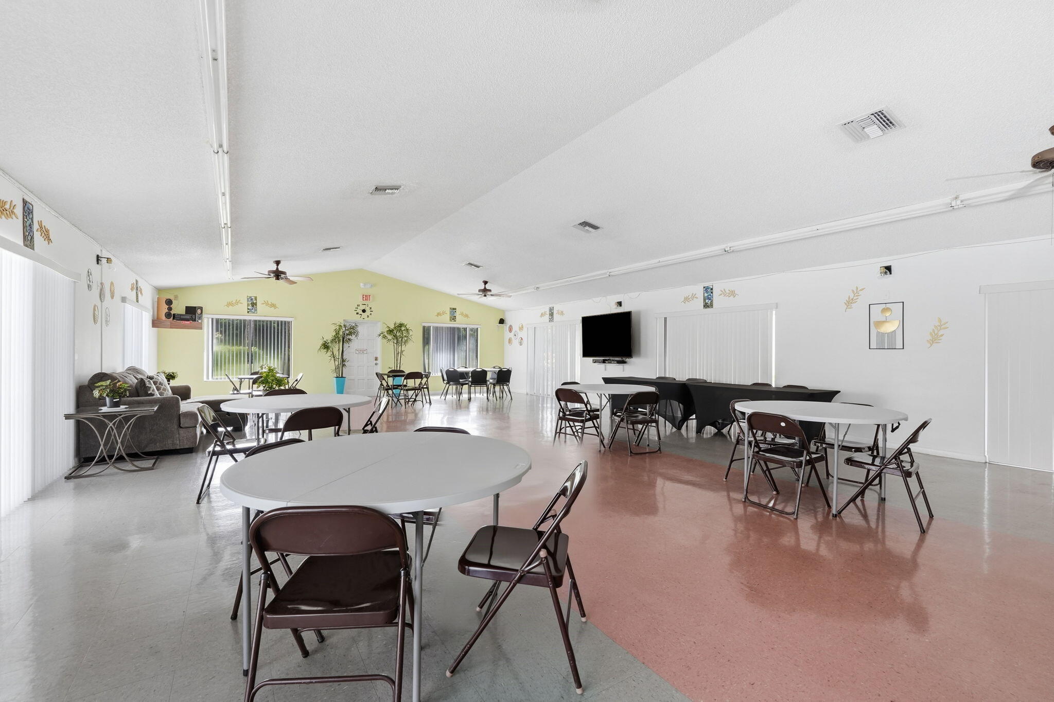 42-web-or-mls-1104_Green_Pine_Boulevard_