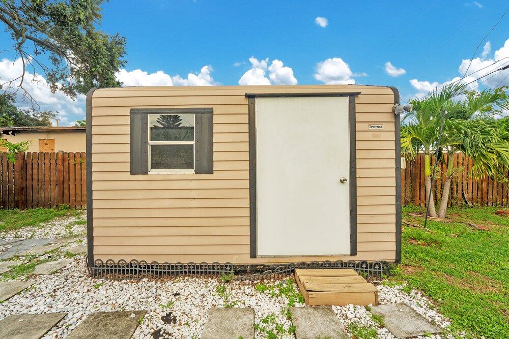 Storage/Washer/Dryer