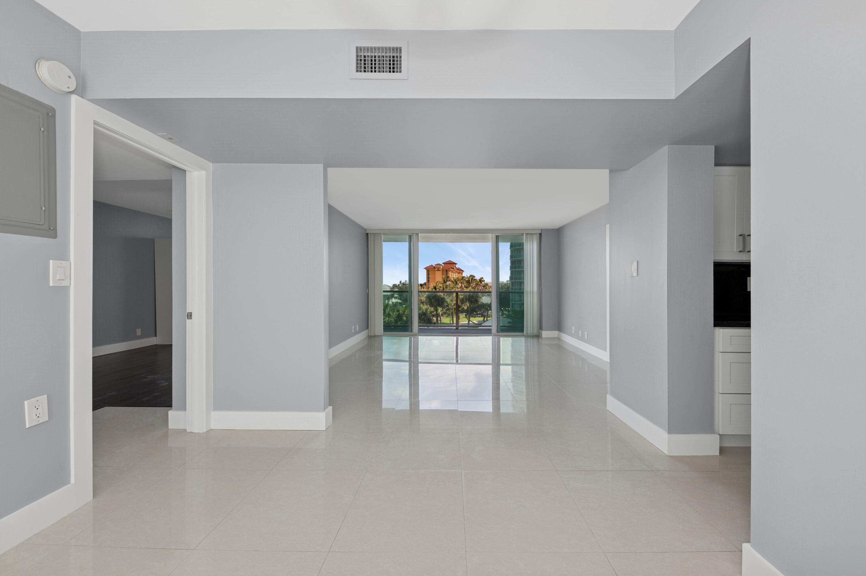 520 living room and bedrooms entrance