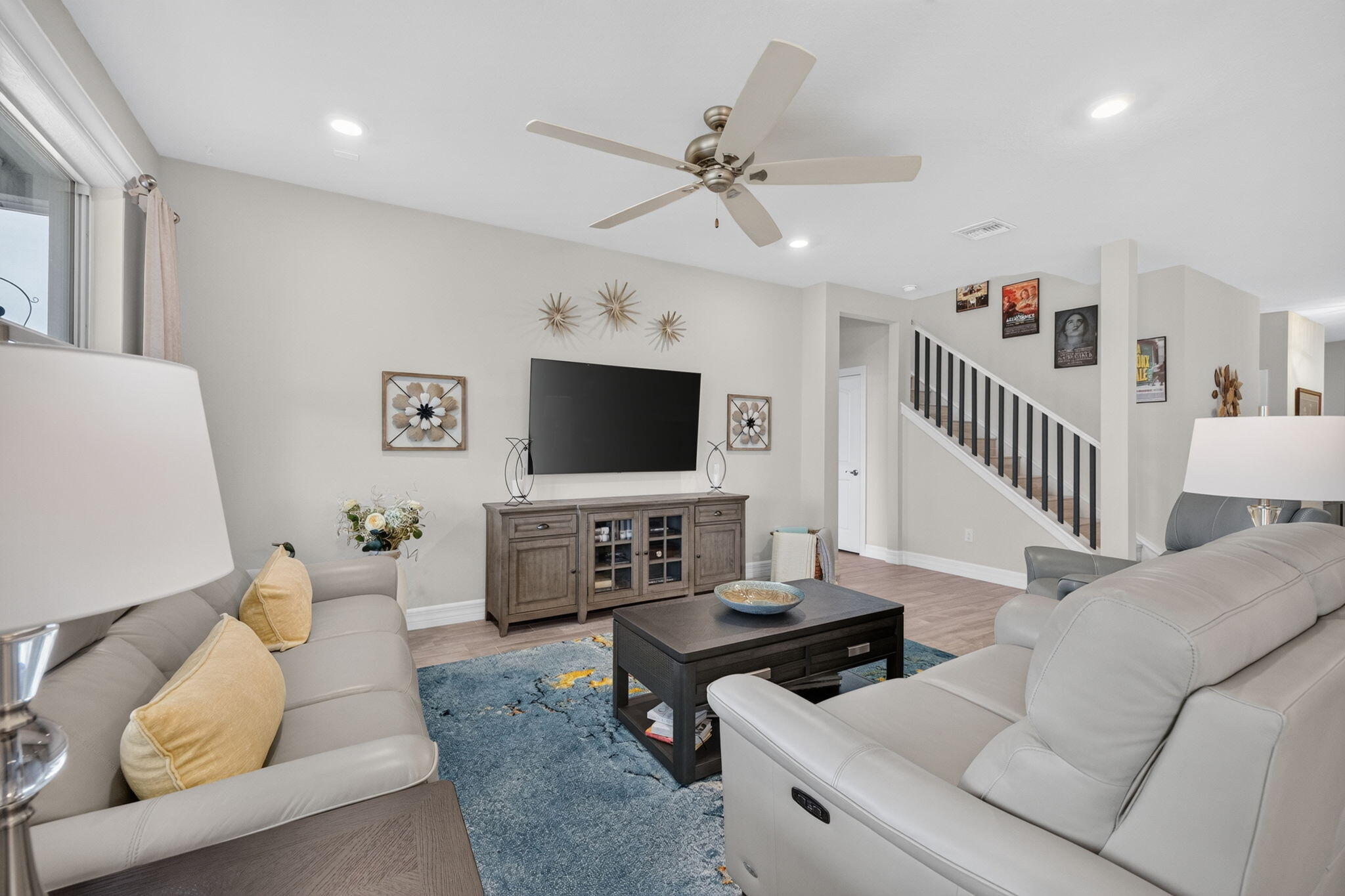 TWO SEPERATE LIVING ROOMS.. DOWN &