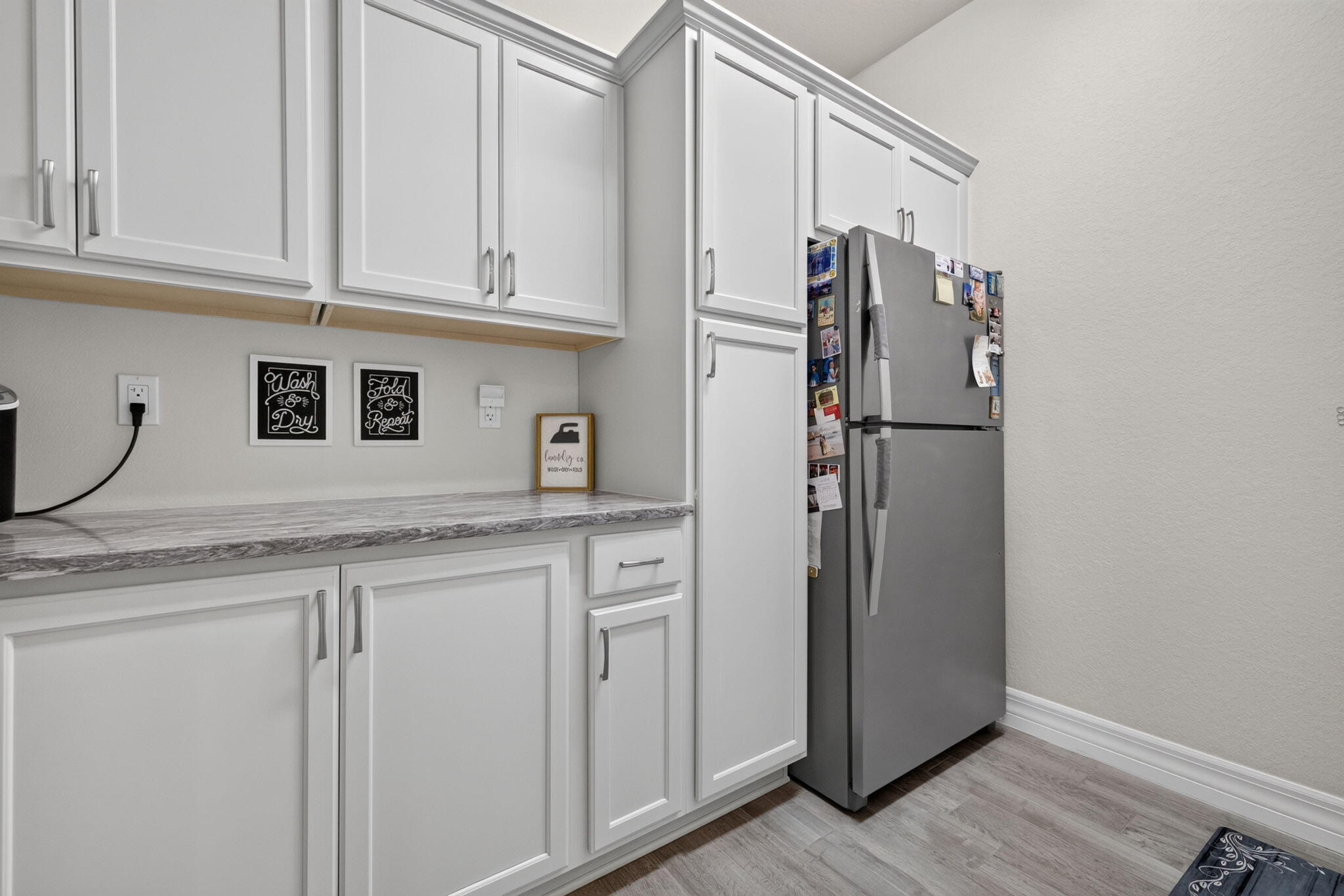 CUSTOM Butlers Pantry Full Fridge-W/D