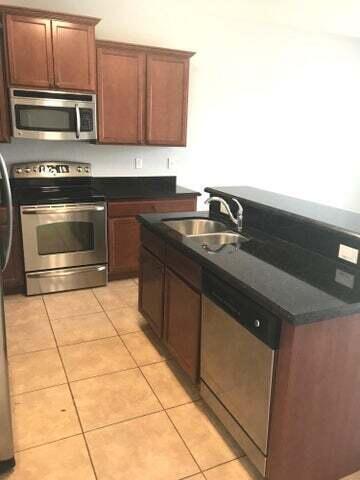 Plenty of ktch cabinets