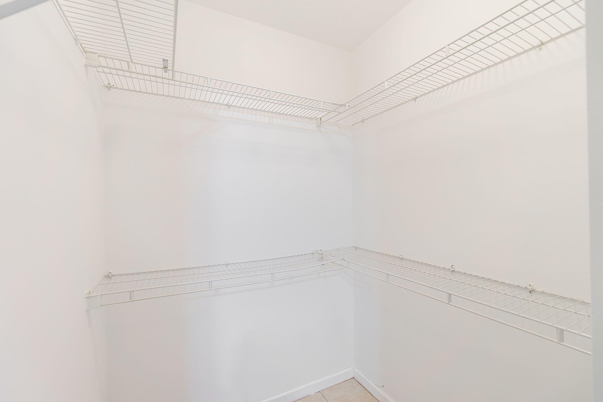 2nd Bedroom Walkin closet