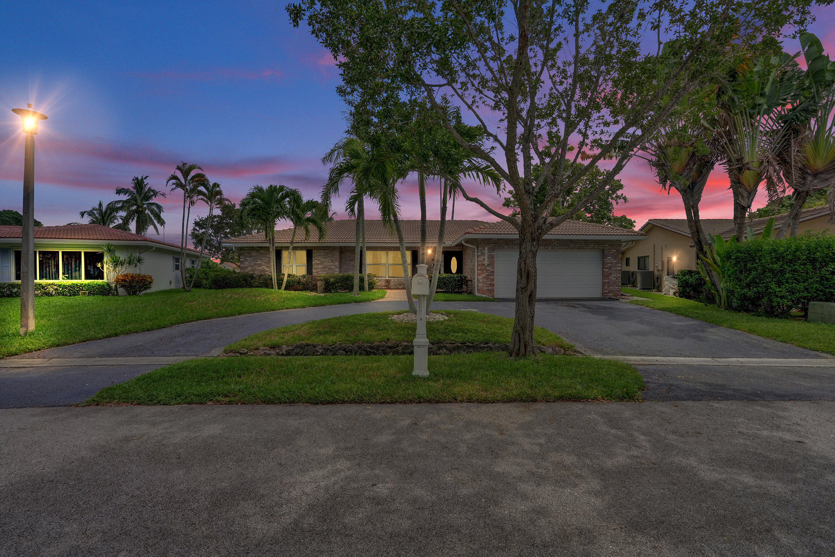 Circular driveway and 2 car garage