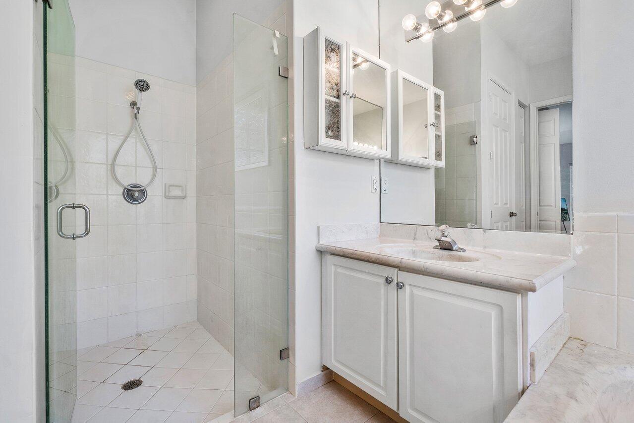 Owner's En-suite