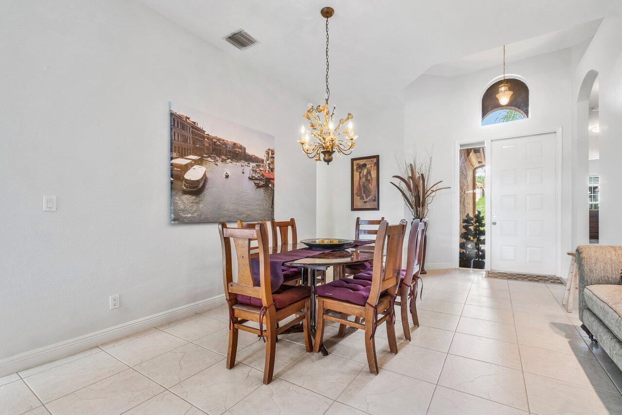Dining Looking To Entry