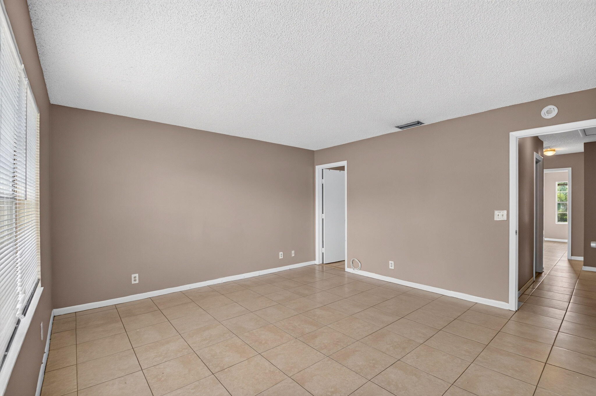 27. 3700 Savoy Lane E