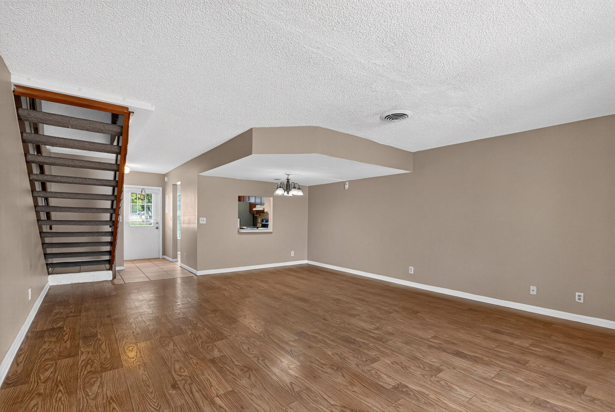 16. 3700 Savoy Lane E