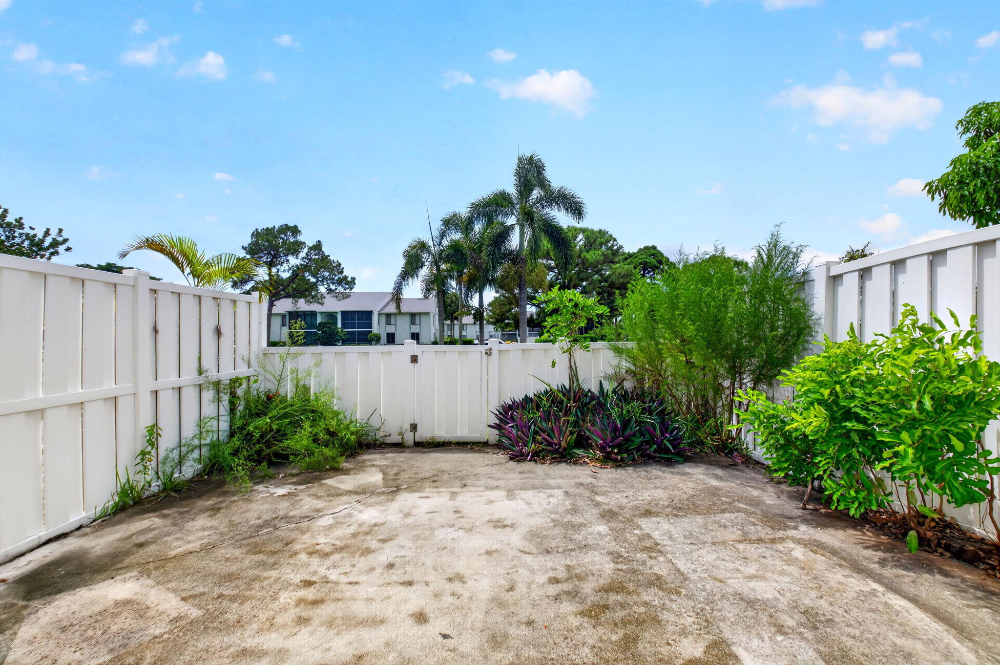 34. 3700 Savoy Lane E