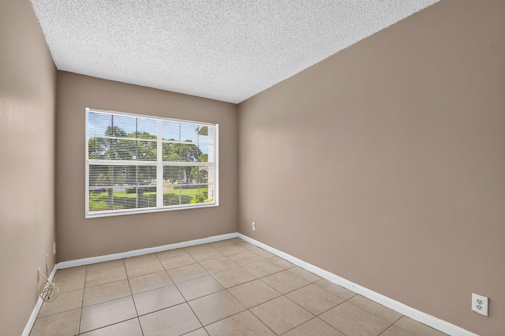 21. 3700 Savoy Lane E
