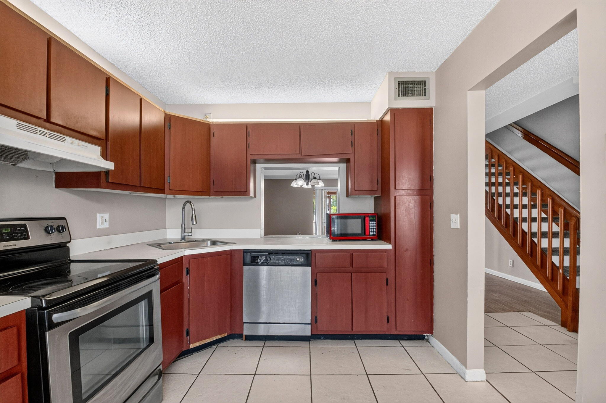 7. 3700 Savoy Lane E