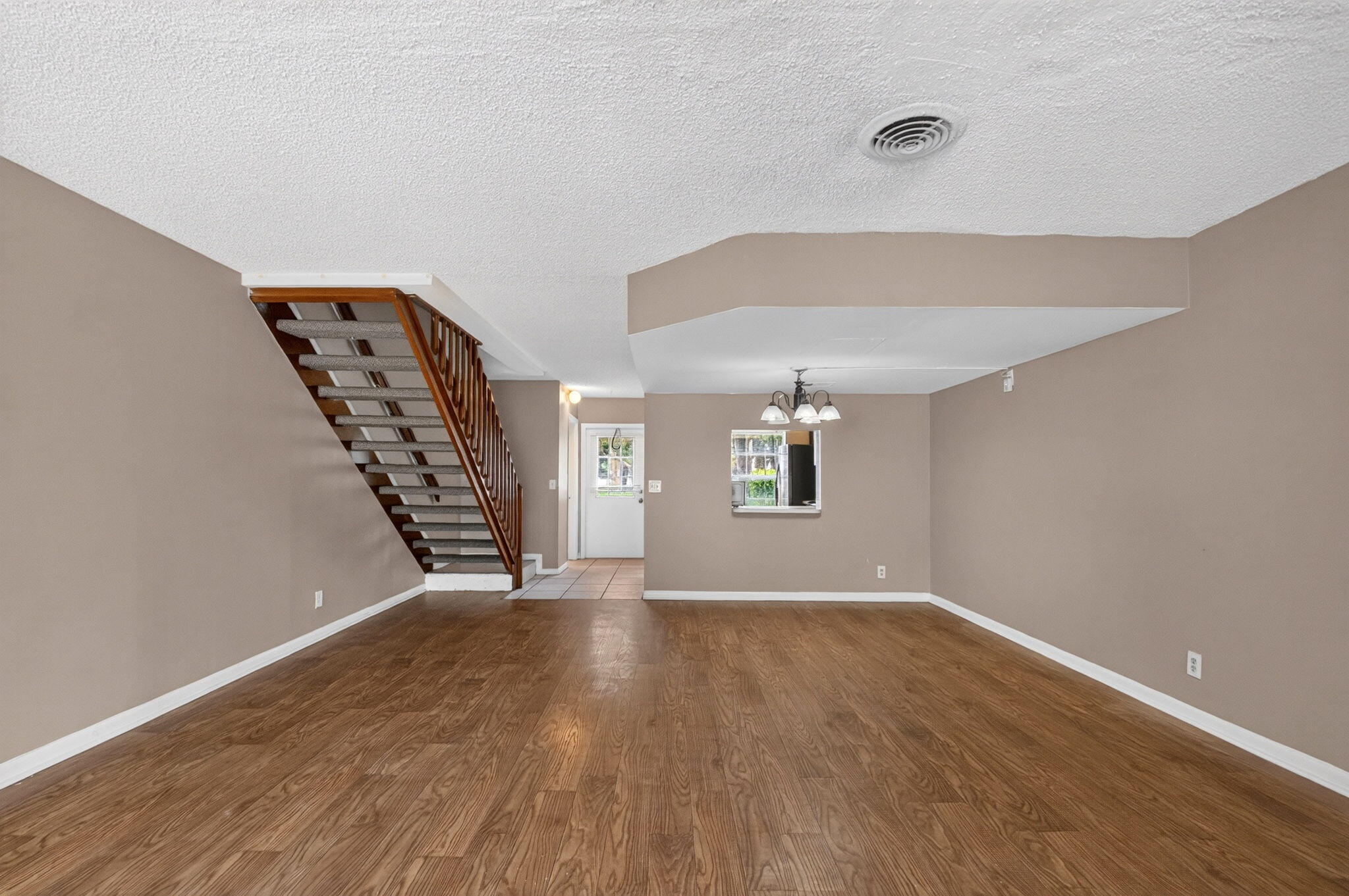 17. 3700 Savoy Lane E