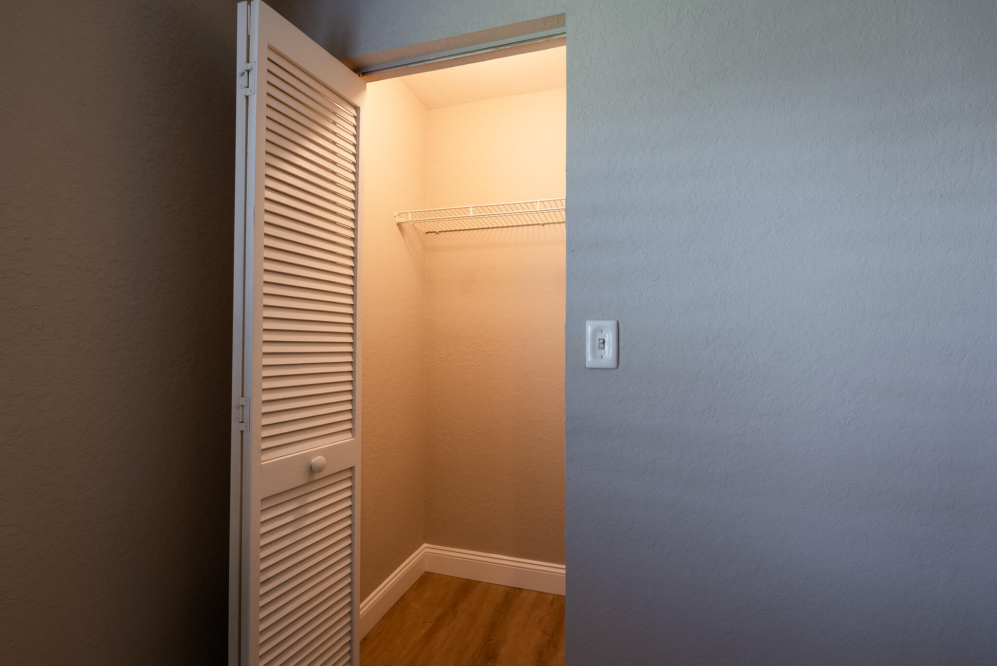 SECOND WALK-IN CLOSET