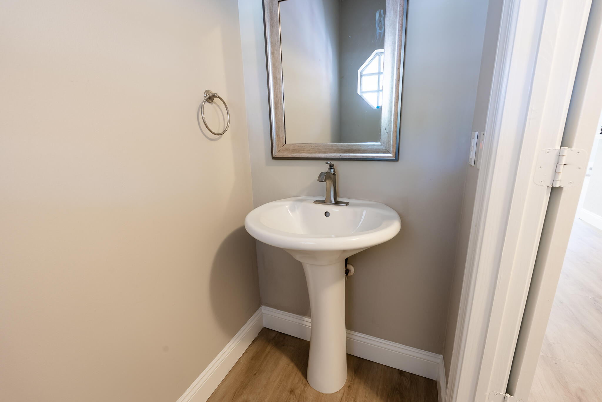 PEDESTAL SINK PEDESTAL SINK