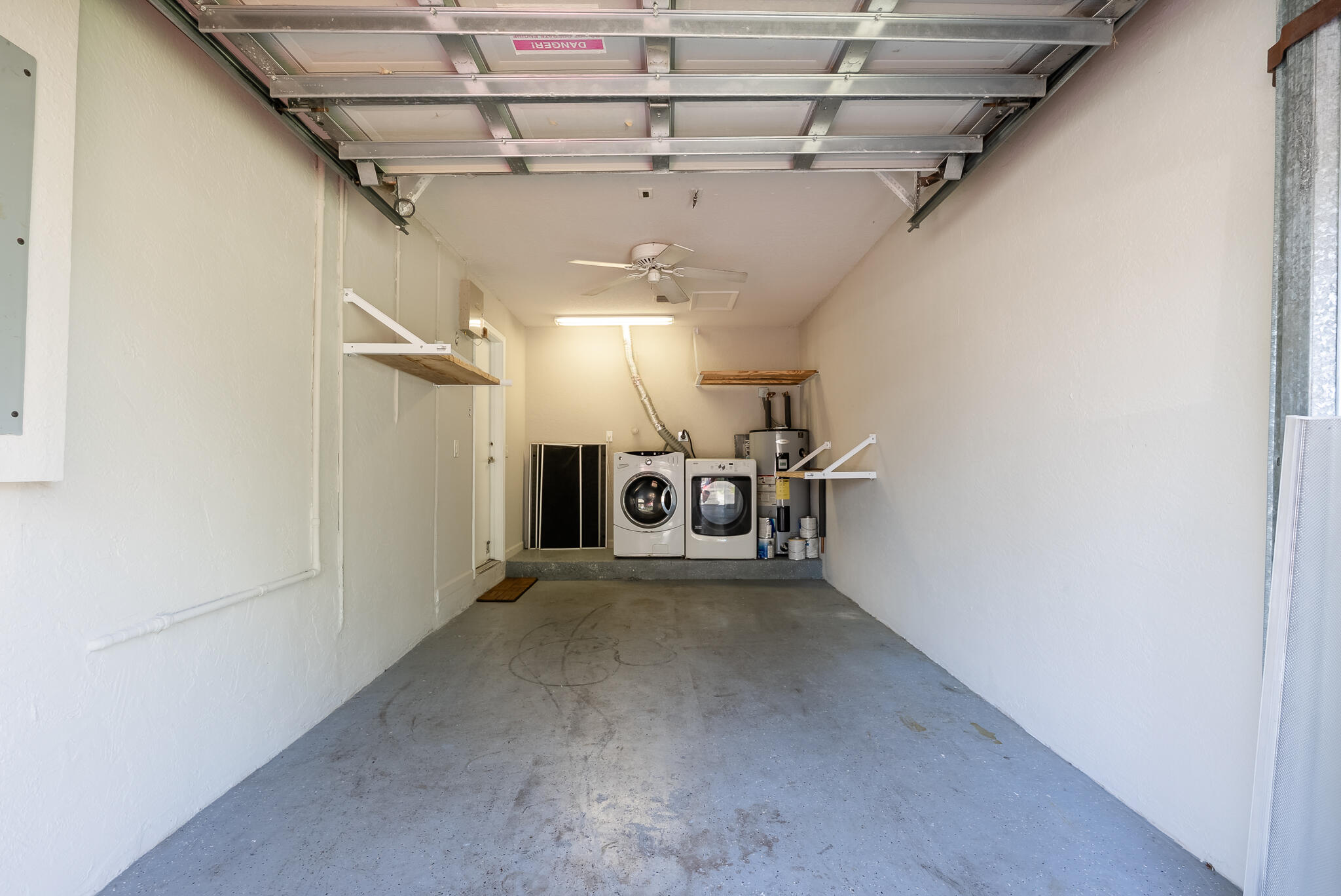 GARAGE WITH FAN! GARAGE WITH FAN!