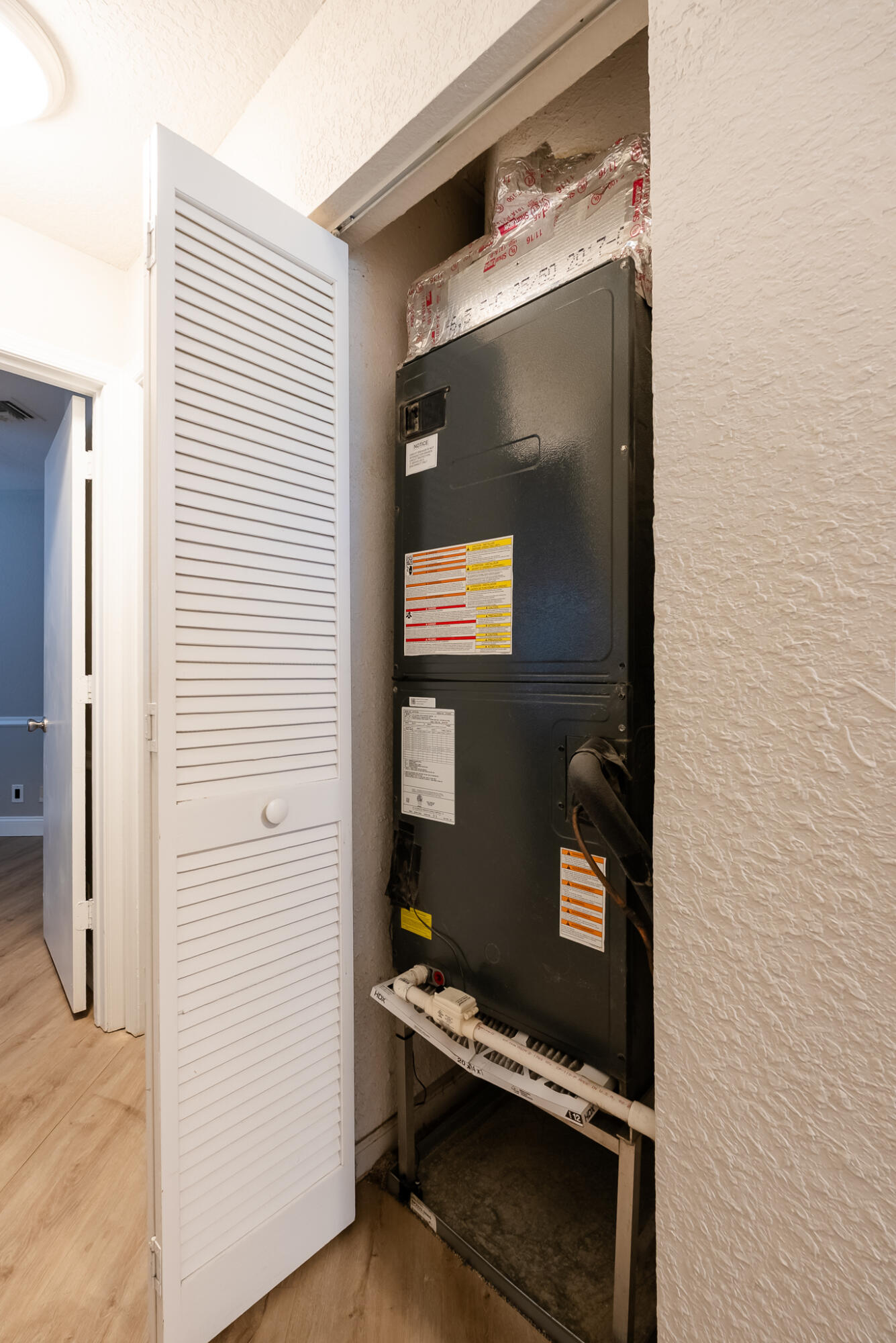 CENTRAL AC RETURN UPSTAIRS