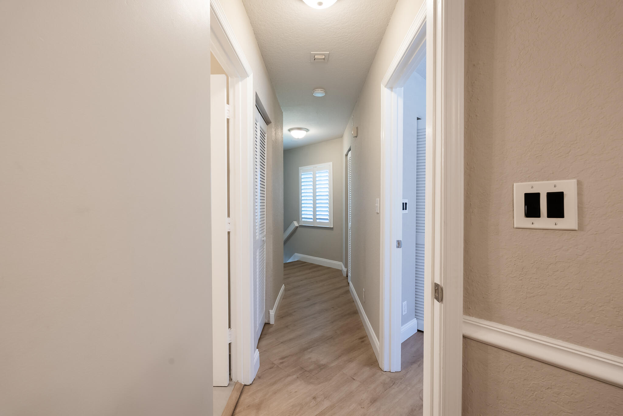 HALLWAY LEADING TO BEDROOMS & HALL BATH