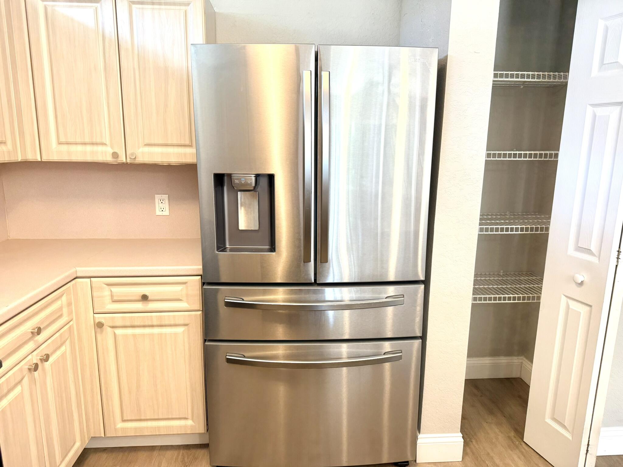 SAMSUNG FRIG & PANTRY