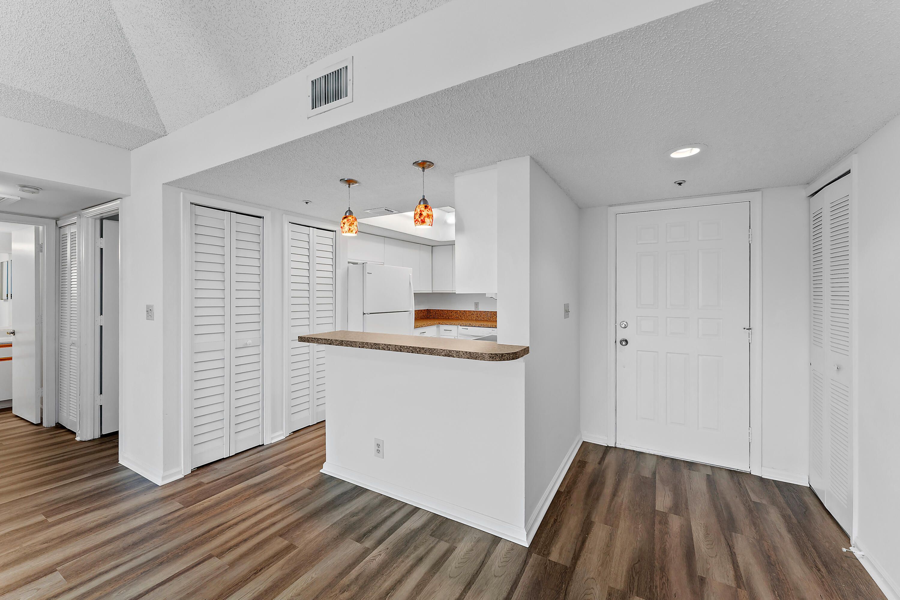 001-700UnoLagoDr-404-NorthPalmBeach-FL-3