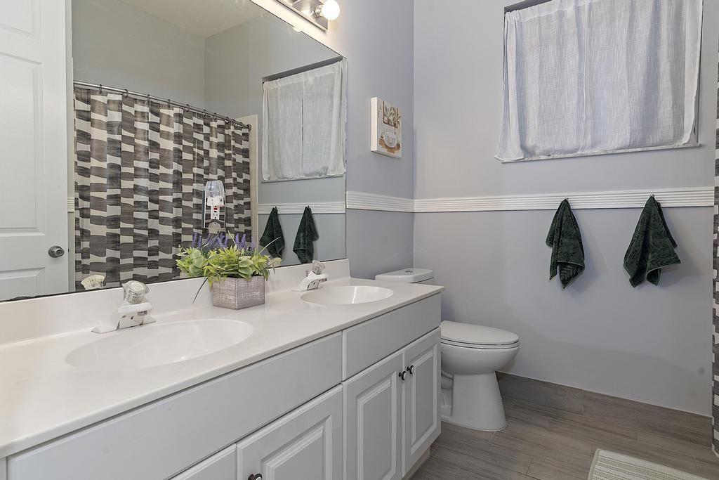 5734 NW 50th Dr - - 575