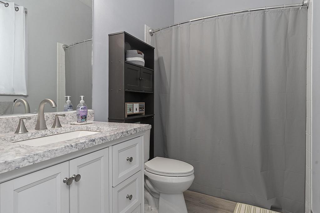 5734 NW 50th Dr - - 571