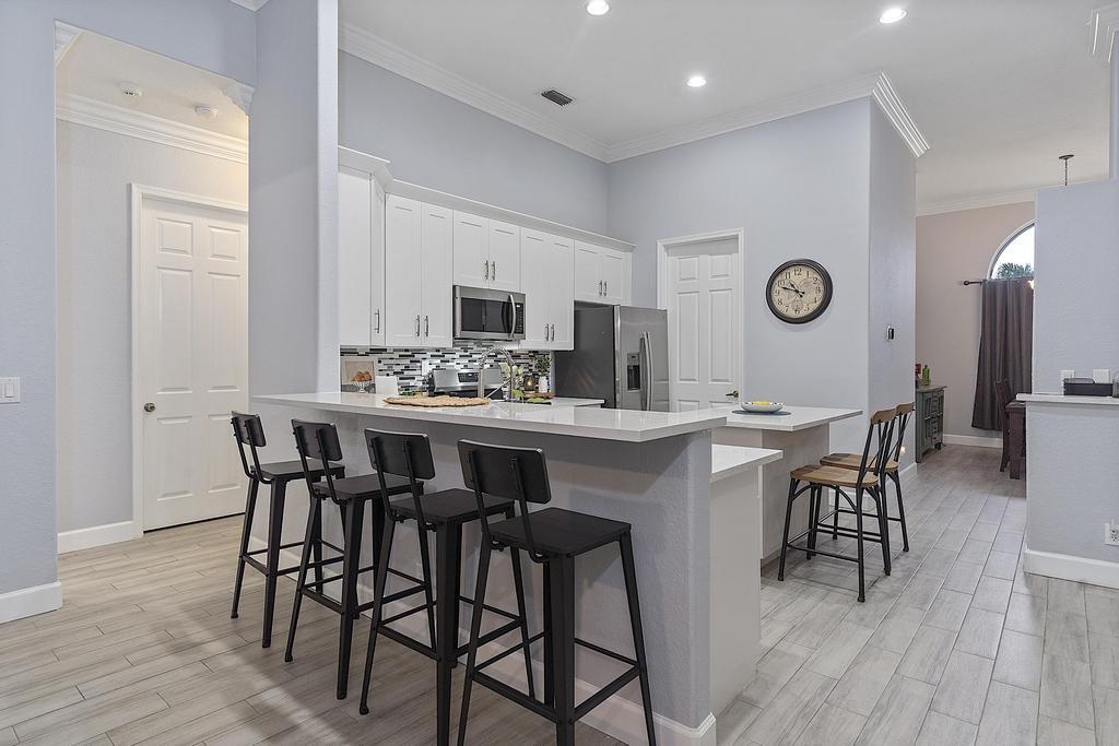 5734 NW 50th Dr - - 568