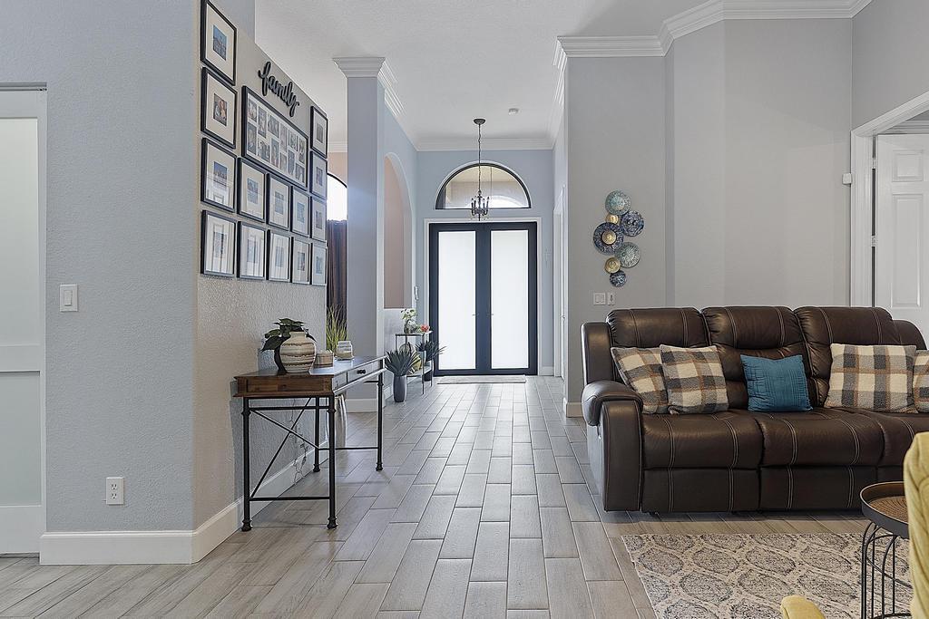 5734 NW 50th Dr - - 558
