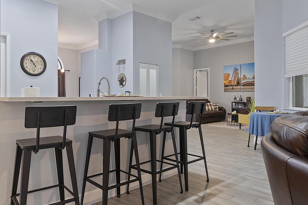 5734 NW 50th Dr - - 572