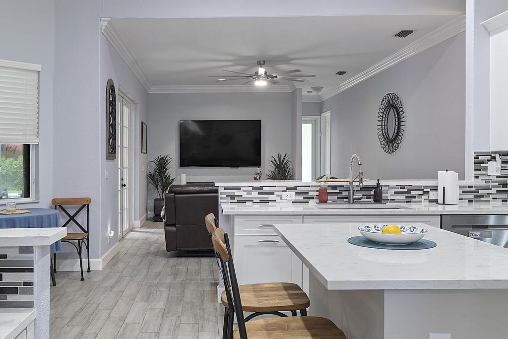 5734 NW 50th Dr - - 564