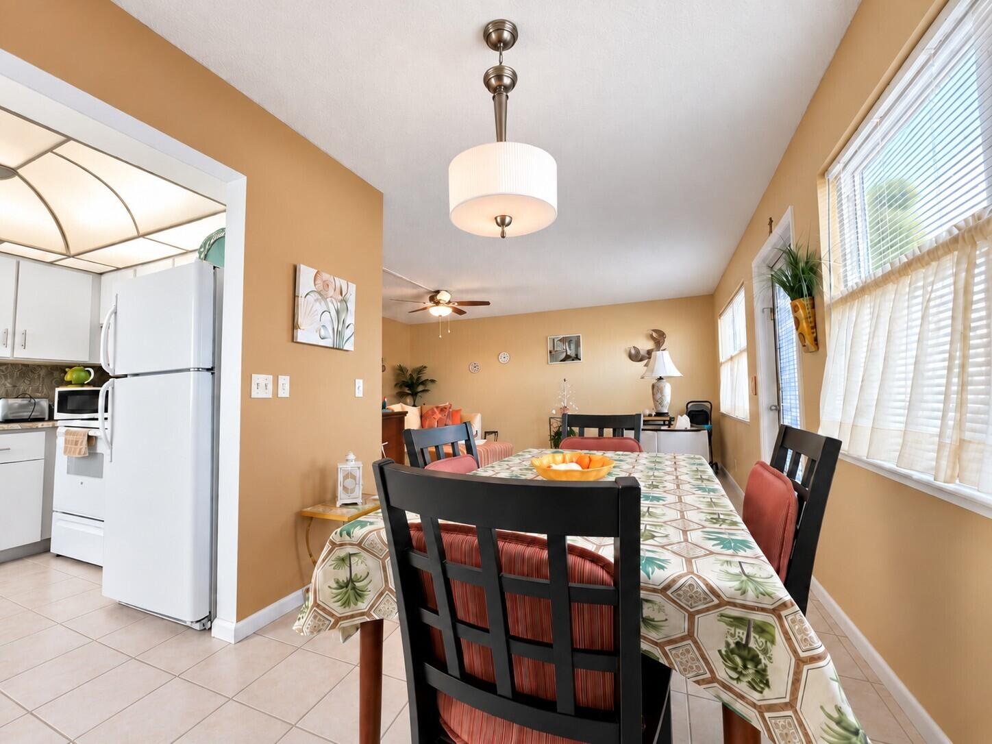 Gracious Dining Area Gracious Dining Area