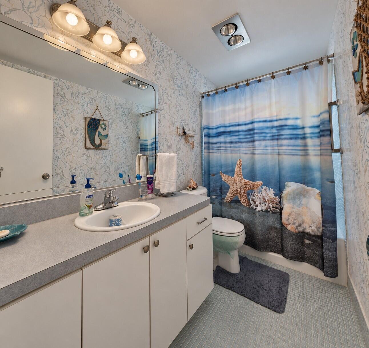 Full Bath With Tub/Shower Combination Full Bath With Tub/Shower Combination