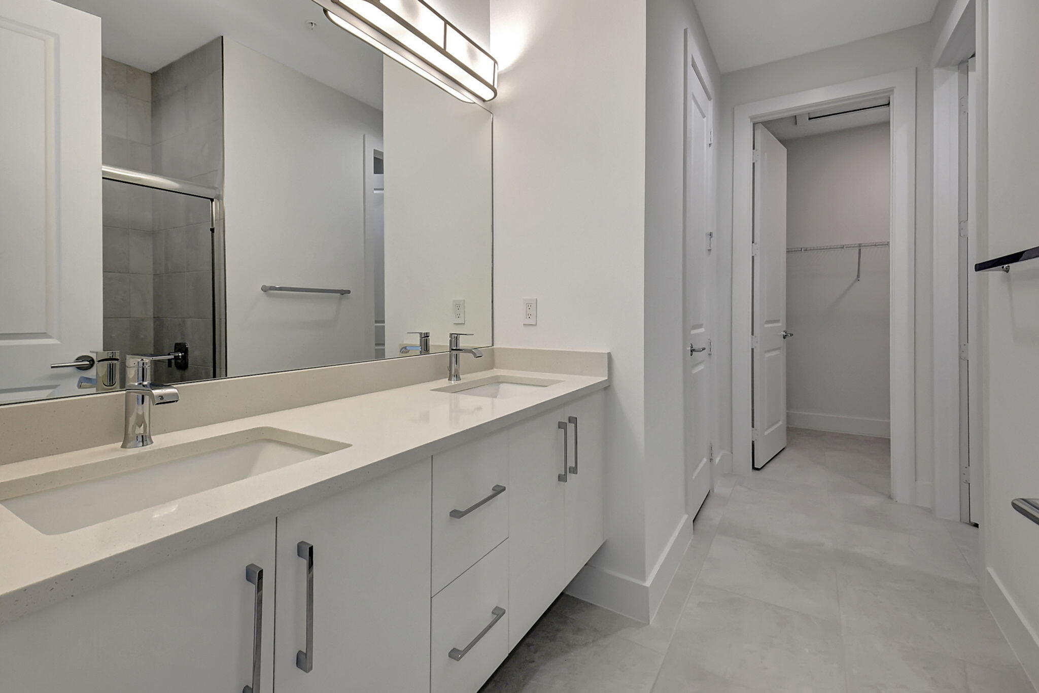 primary bath, dual sinks