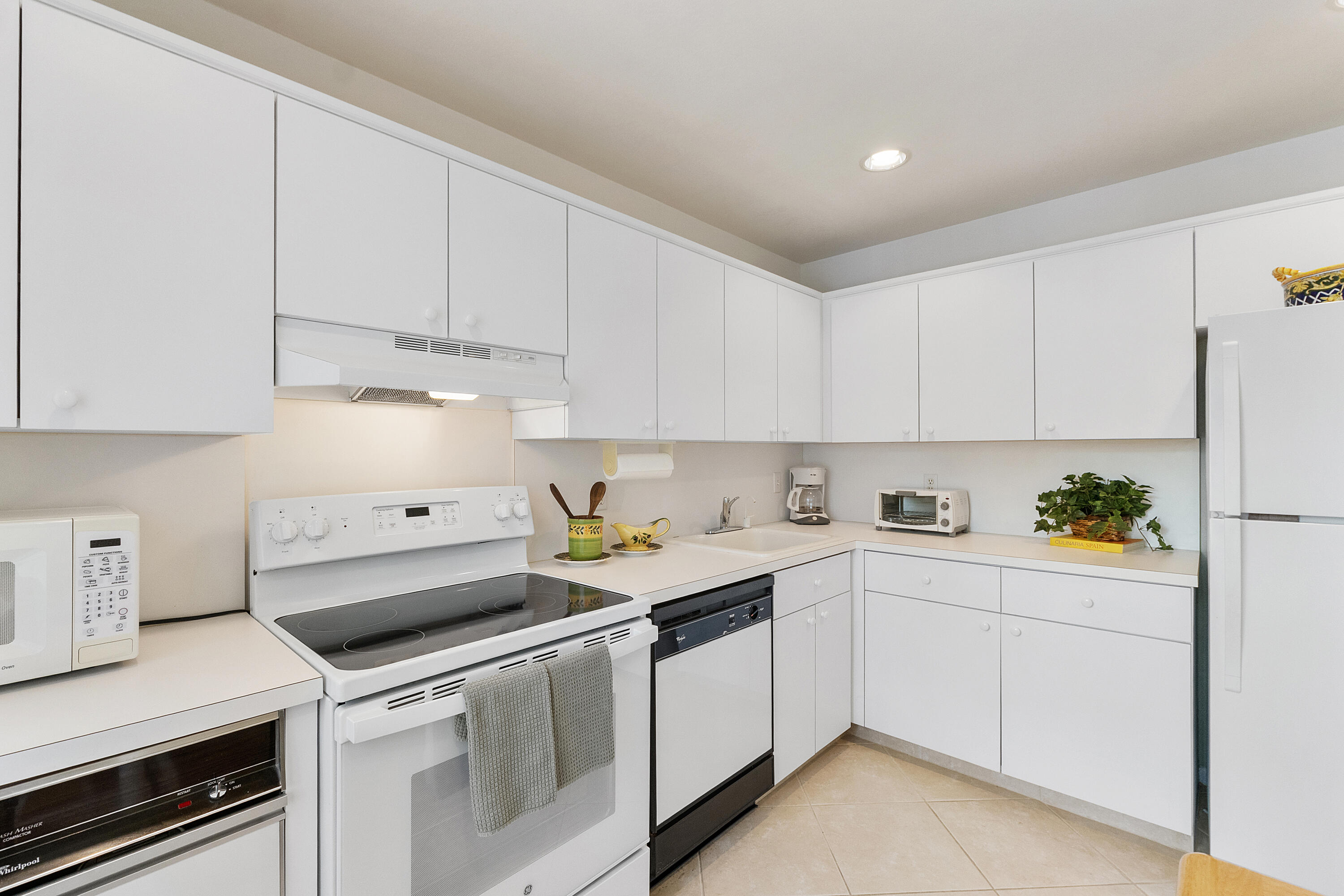 9283 Vista Del Lago_014
