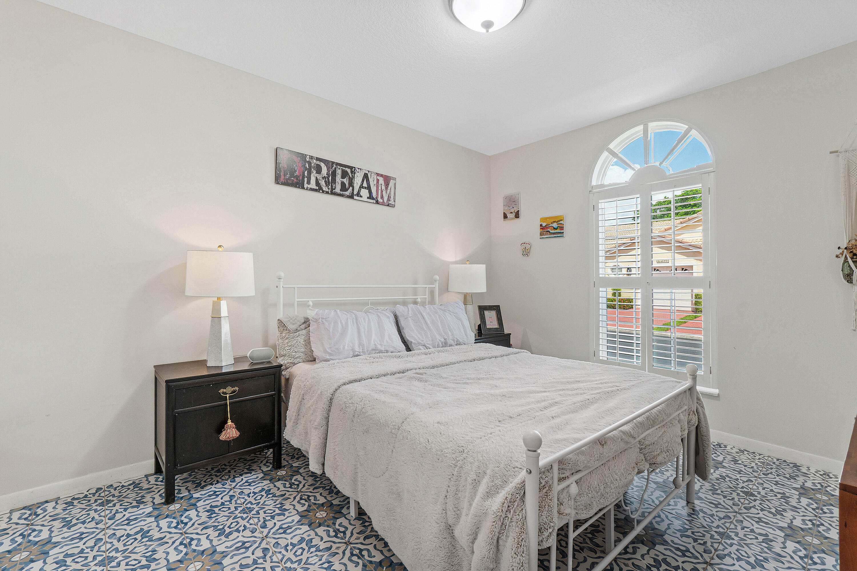 Guest bedroom 1