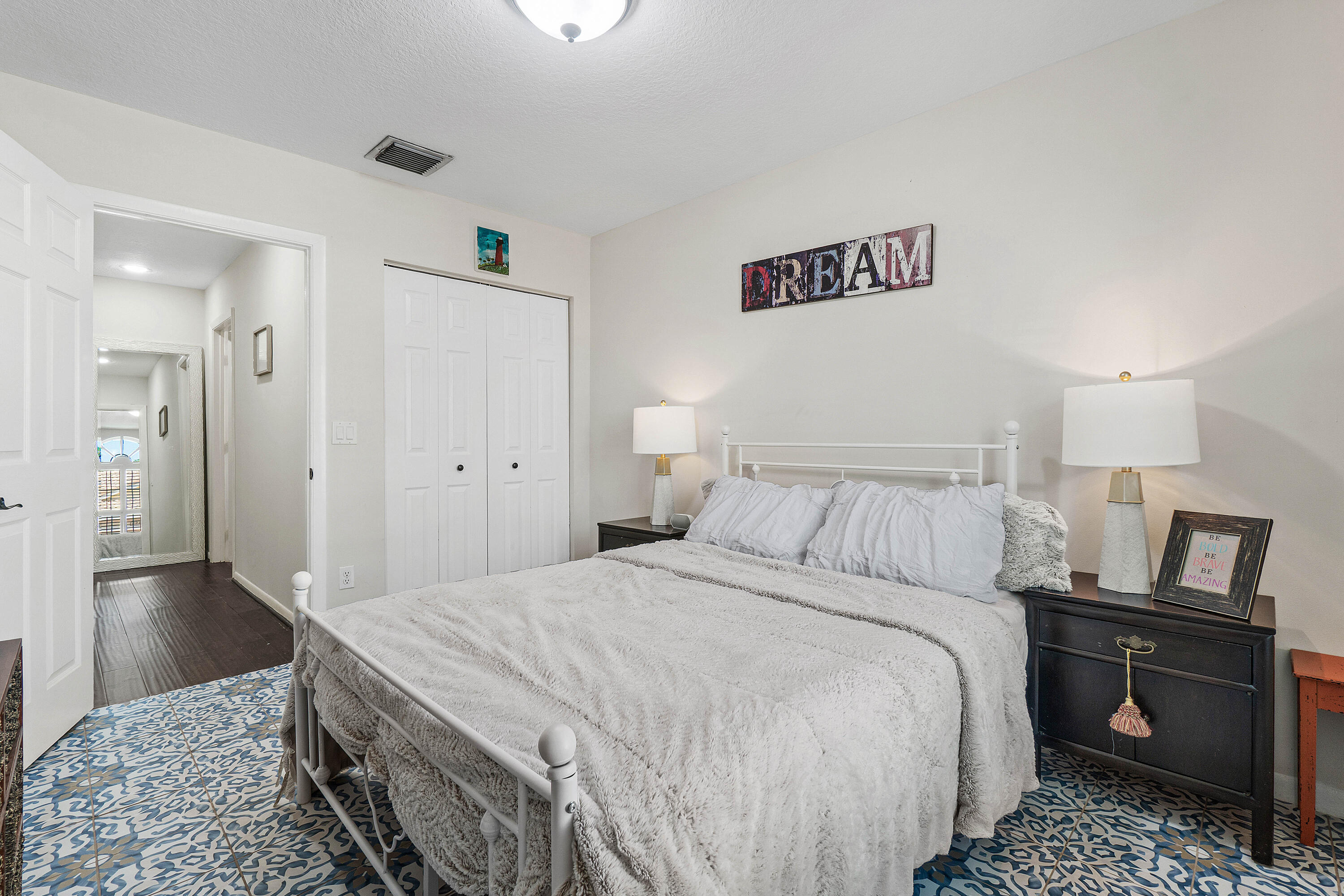 Guest bedroom 1