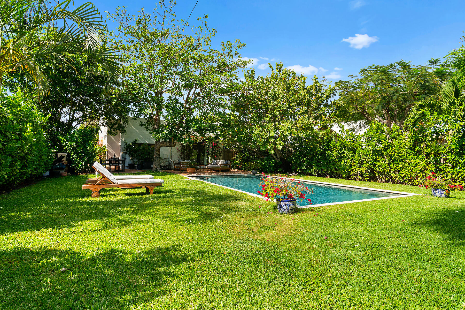 520-28TH-ST-33407-039