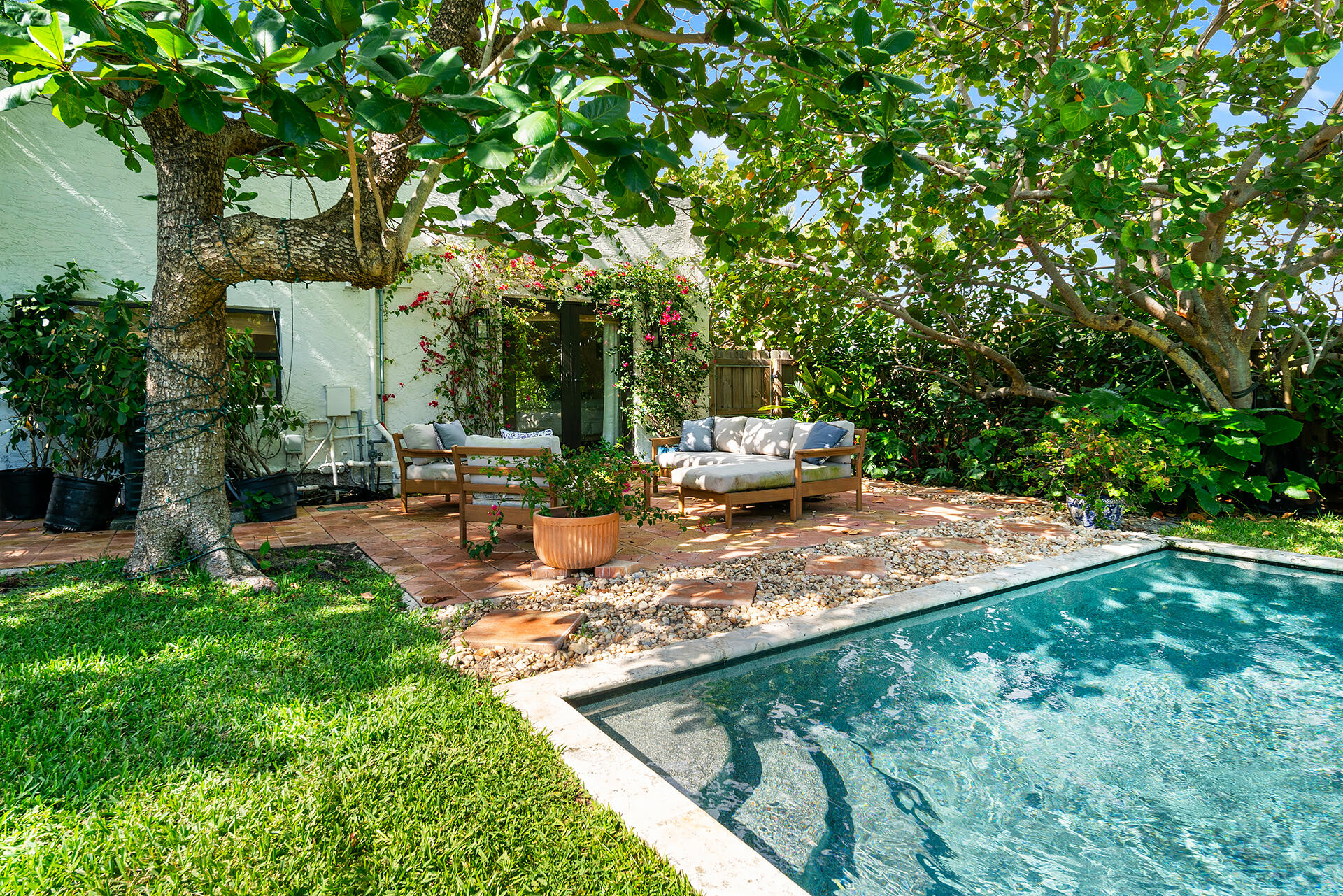 520-28TH-ST-33407-042